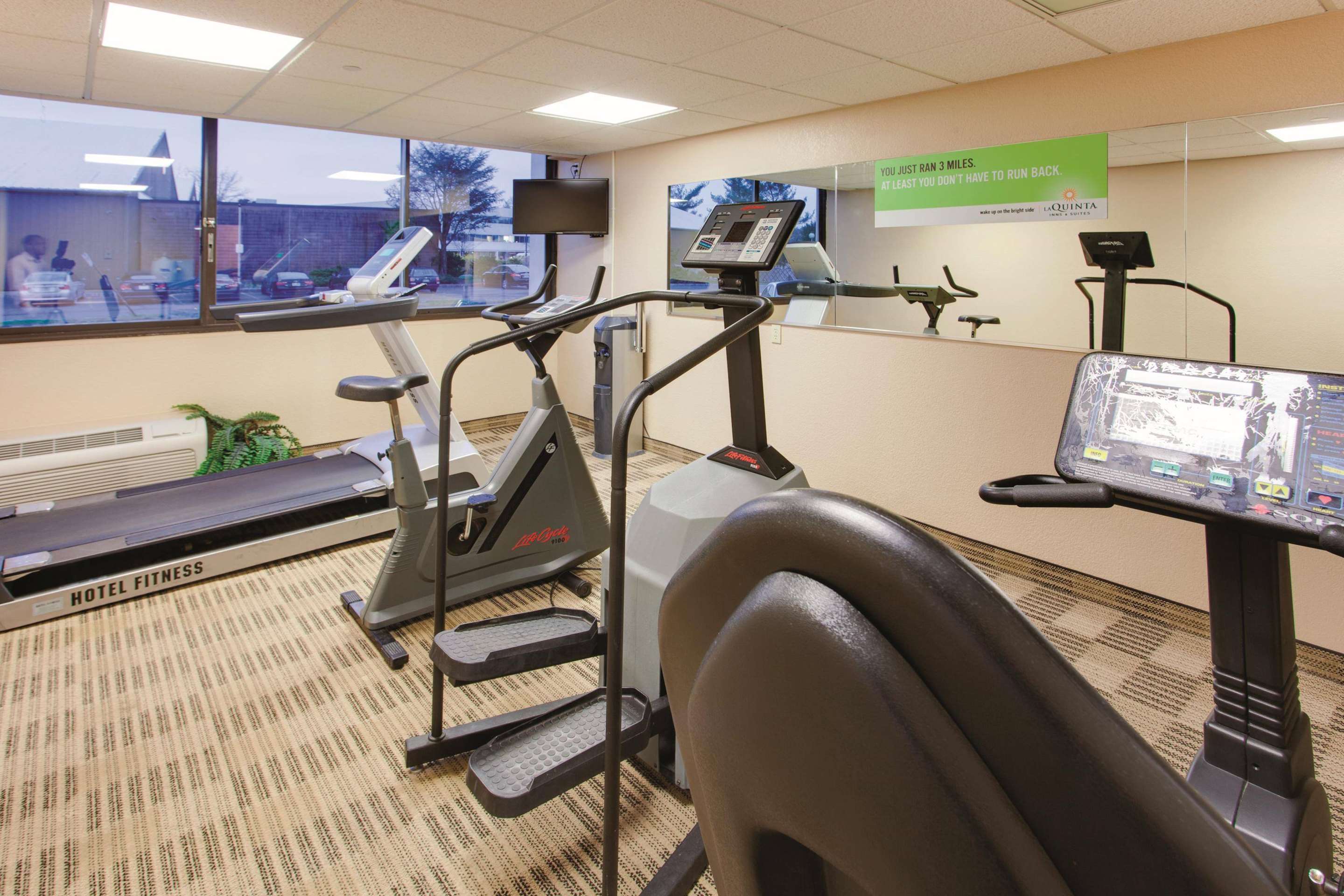 Health club fitness center gym | La Quinta Inn & Suites by Wyndham Fairfield NJ