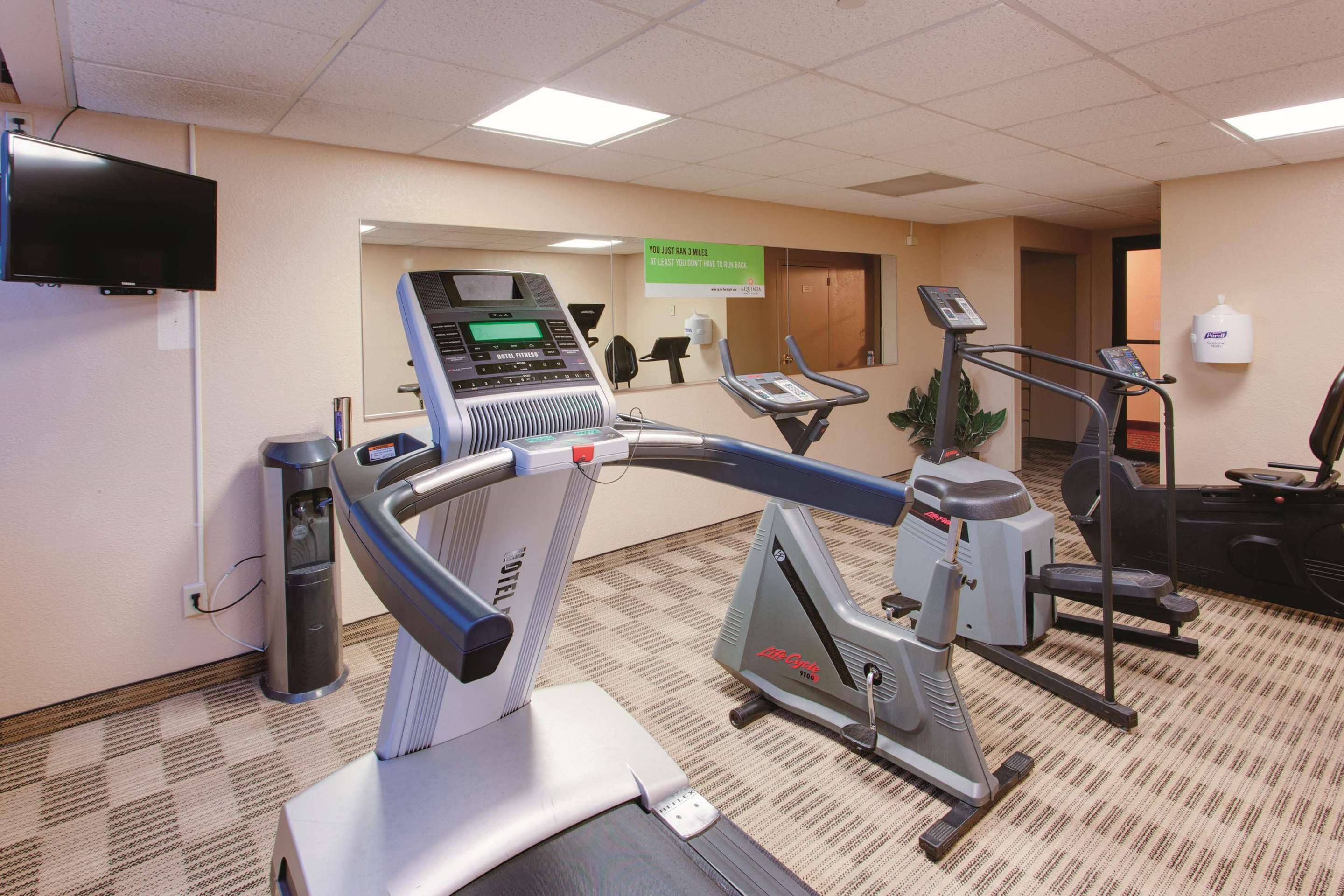 Health club fitness center gym | La Quinta Inn & Suites by Wyndham Fairfield NJ