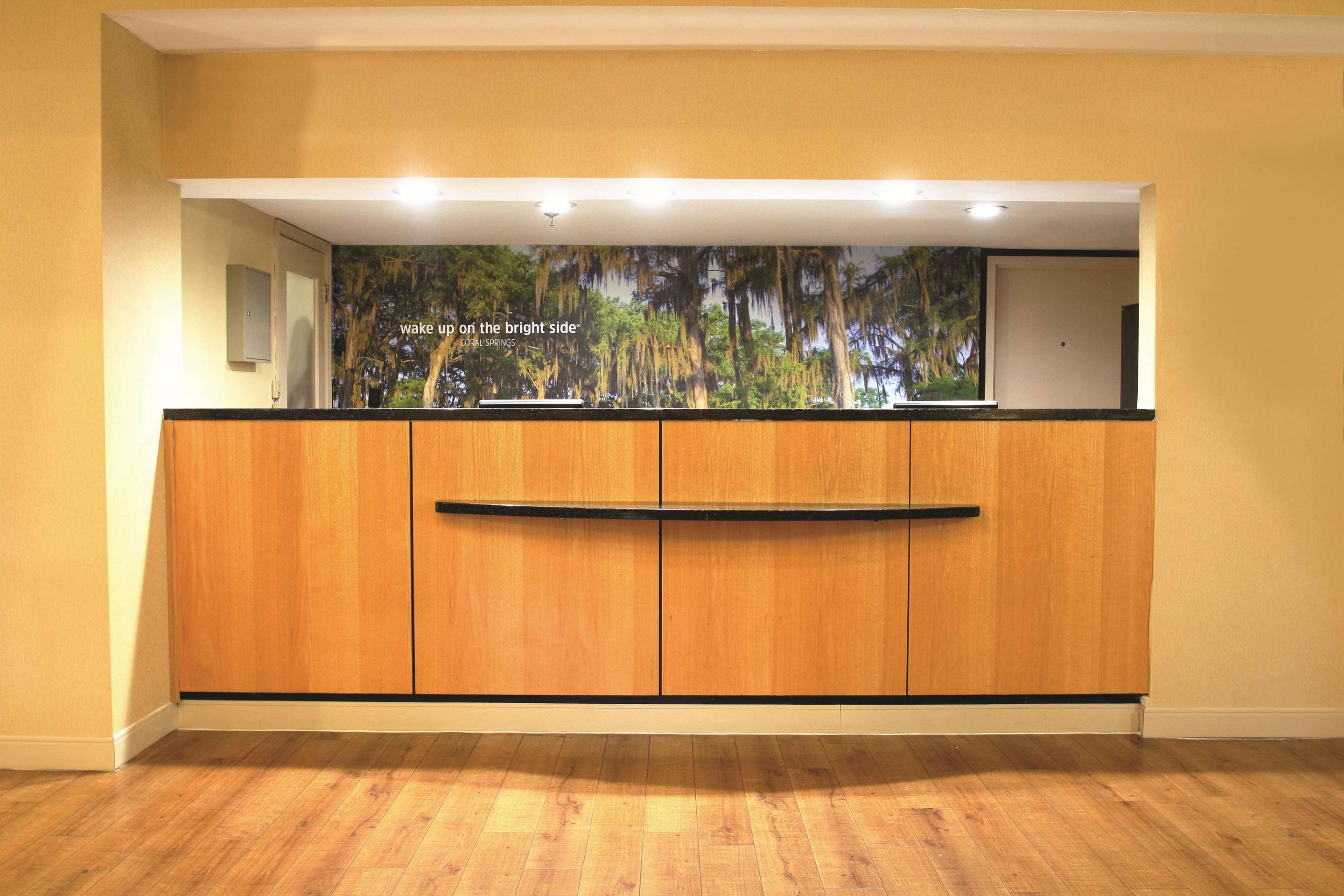 Lobby | La Quinta by Wyndham Coral Springs South