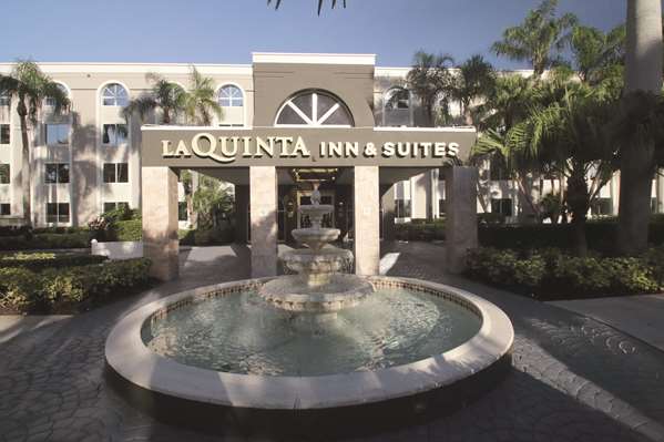 Exterior view - La Quinta Inn & Suites Coral Springs