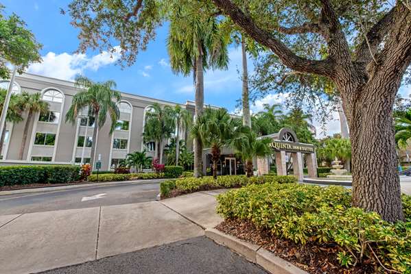 Exterior view - La Quinta Inn & Suites Coral Springs