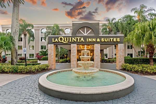 Exterior view - La Quinta Inn & Suites Coral Springs
