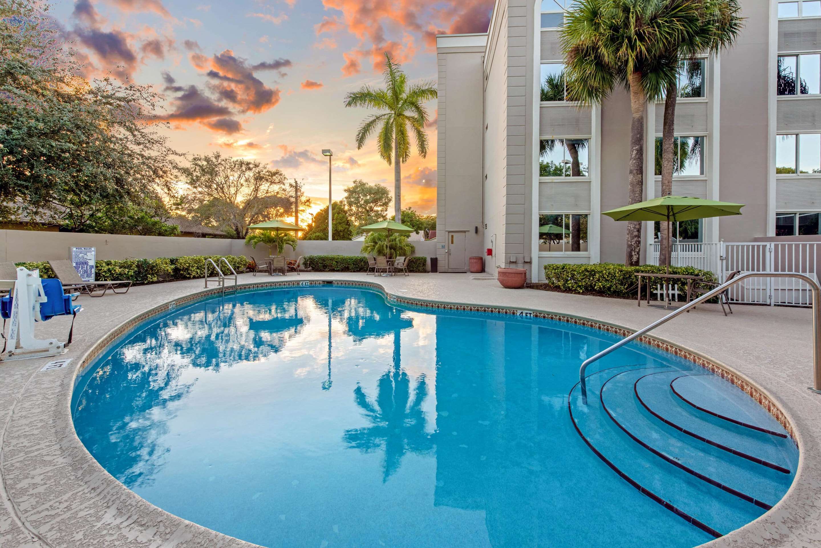 Pool | La Quinta by Wyndham Coral Springs South