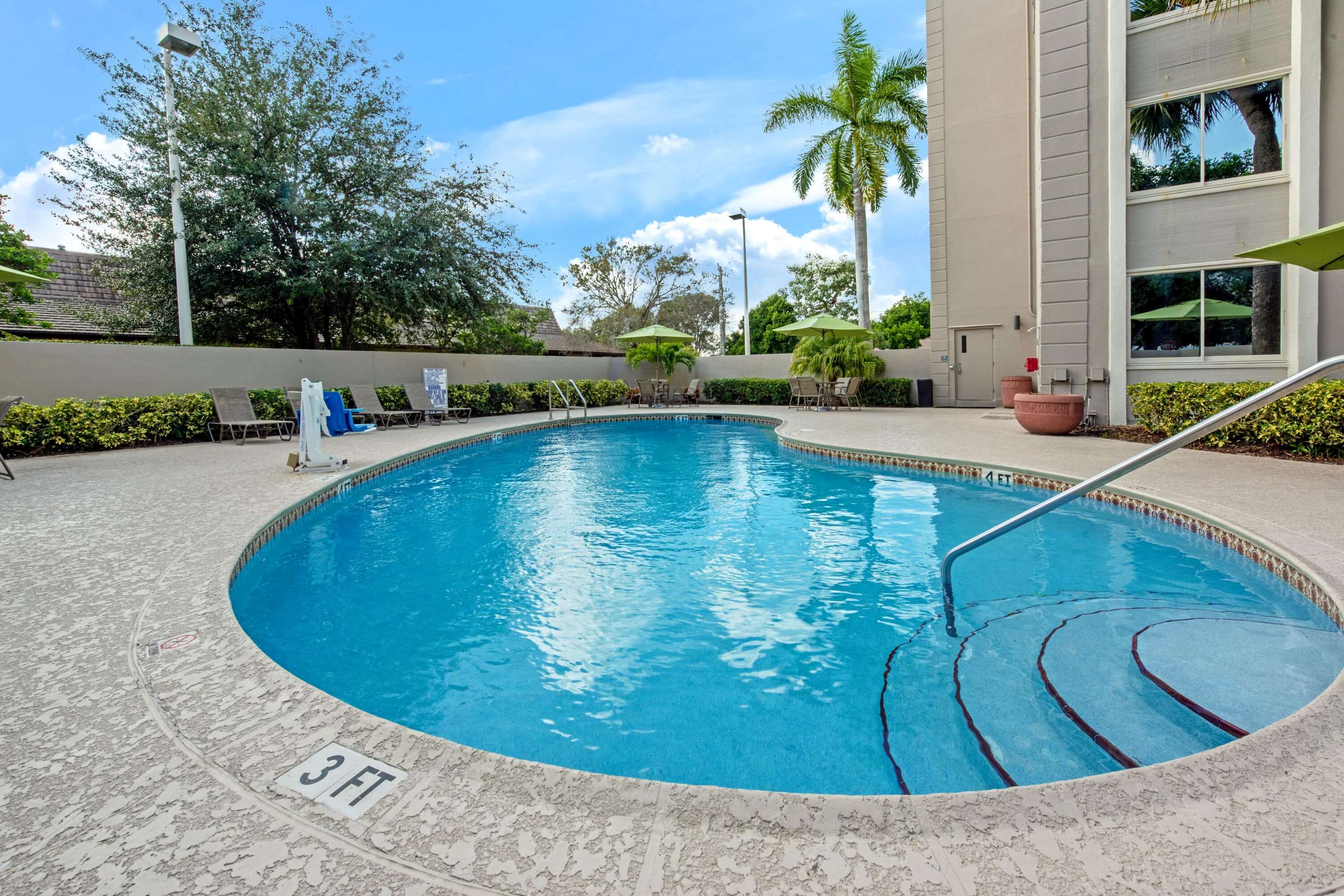 Pool | La Quinta by Wyndham Coral Springs South