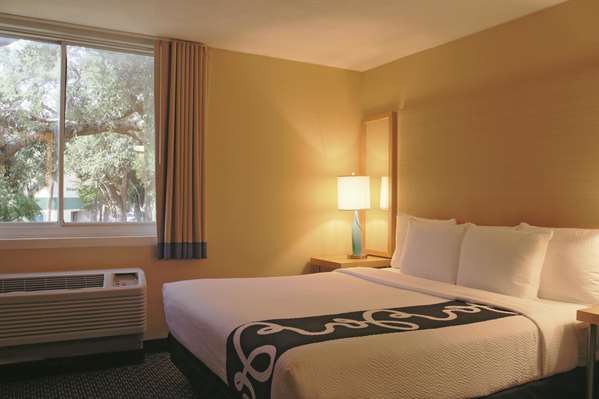  - La Quinta Inn & Suites Deerfield Beach - I-95, Exit 42