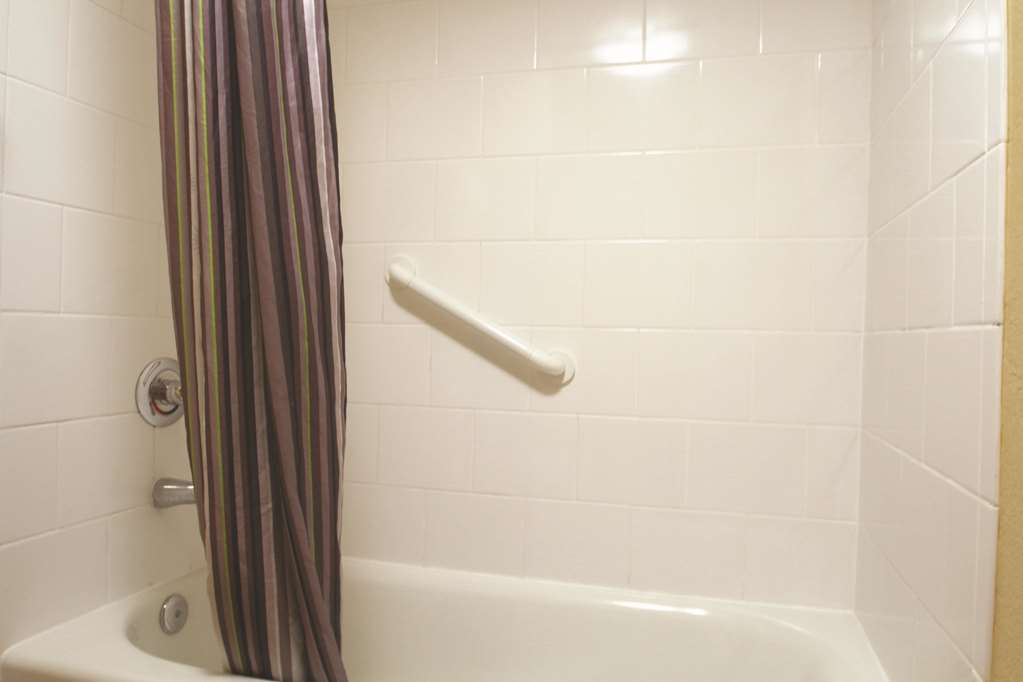 LA QUINTA INN STE DEERFIELD BEACH-guestroom-Guest Room,Suite,On-Site.jpg