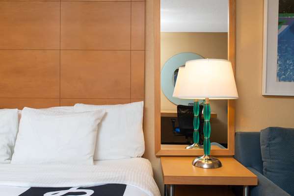  - La Quinta Inn & Suites Deerfield Beach - I-95, Exit 42