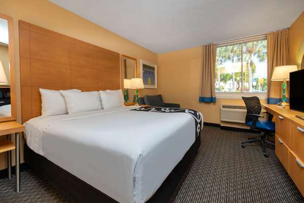  - La Quinta Inn & Suites Deerfield Beach - I-95, Exit 42
