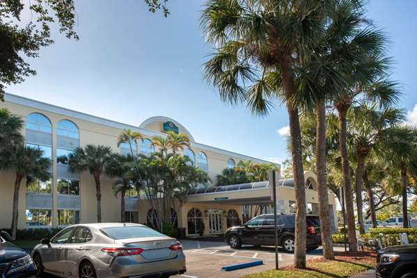Exterior view - La Quinta Inn & Suites Deerfield Beach - I-95, Exit 42