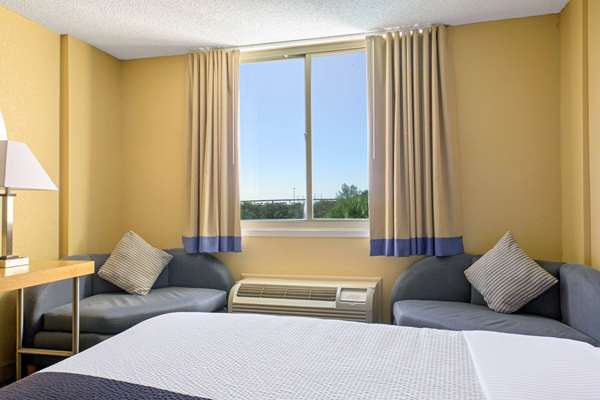  - La Quinta Inn & Suites Sawgrass Mills Sunrise
