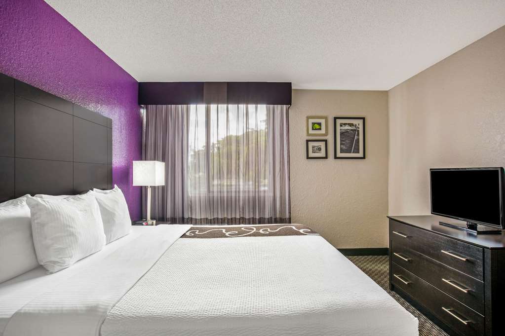 LA QUINTA INN STE MIAMI LAKES-guestroom-Guest Room,Suite,On-Site.jpg