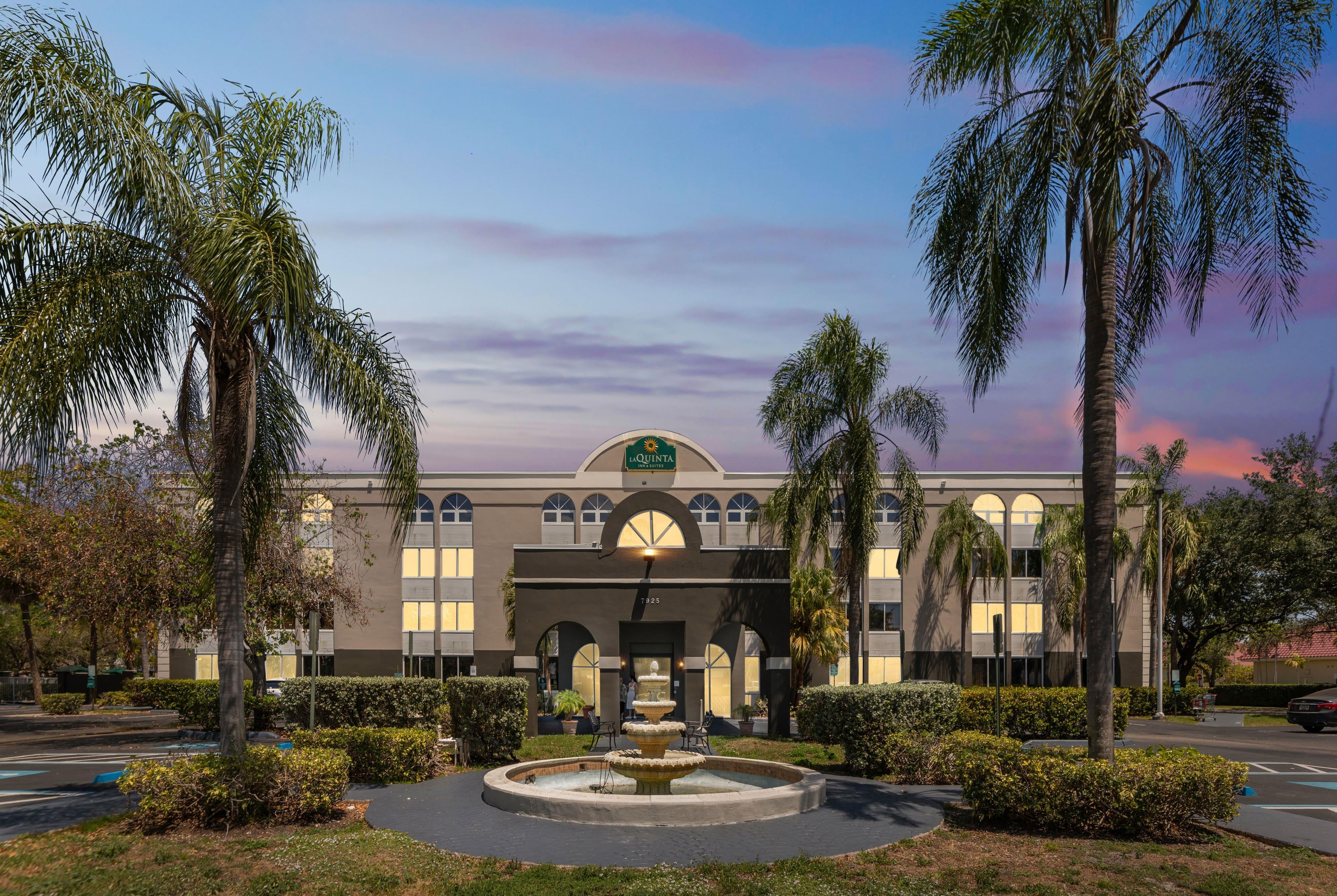 Exterior | La Quinta by Wyndham Miami Lakes