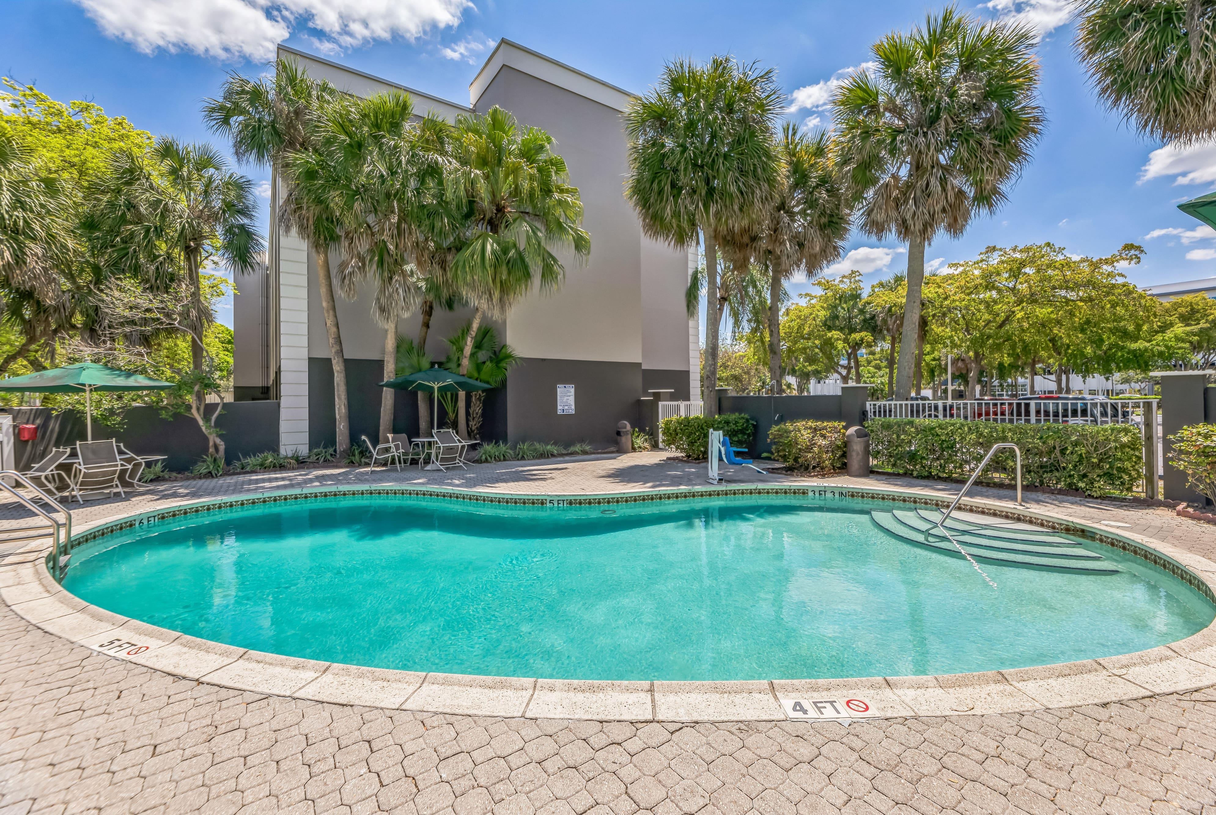 Pool | La Quinta by Wyndham Miami Lakes