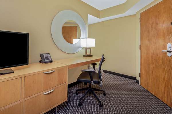 Suite - La Quinta Inn & Suites Airport Naples