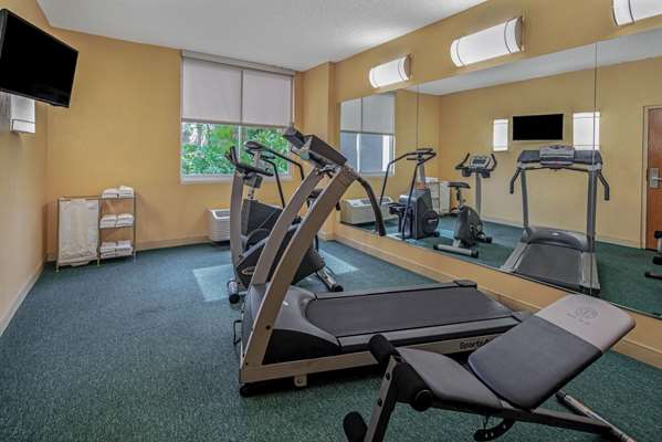 Fitness/ Exercise Room - La Quinta Inn & Suites Airport Naples