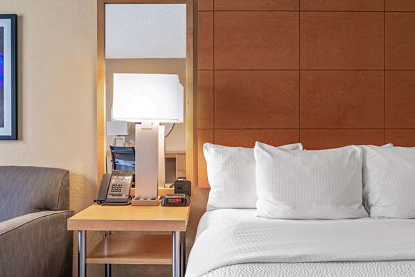  - La Quinta Inn & Suites Airport Naples