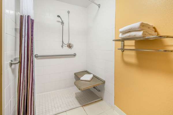  - La Quinta Inn & Suites Airport Naples