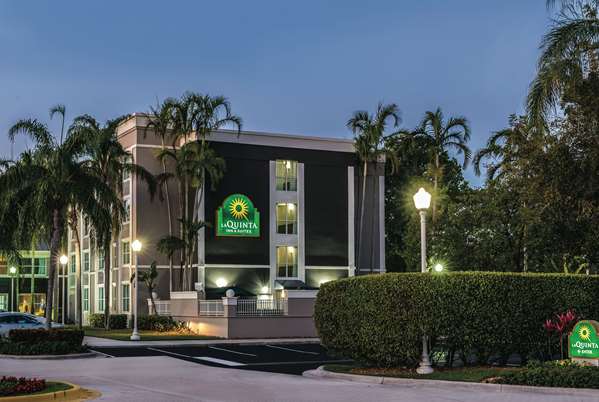 Exterior view - La Quinta Inn & Suites Broward Mall Plantation