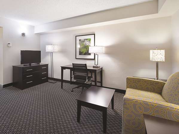 Suite - La Quinta Inn & Suites Broward Mall Plantation