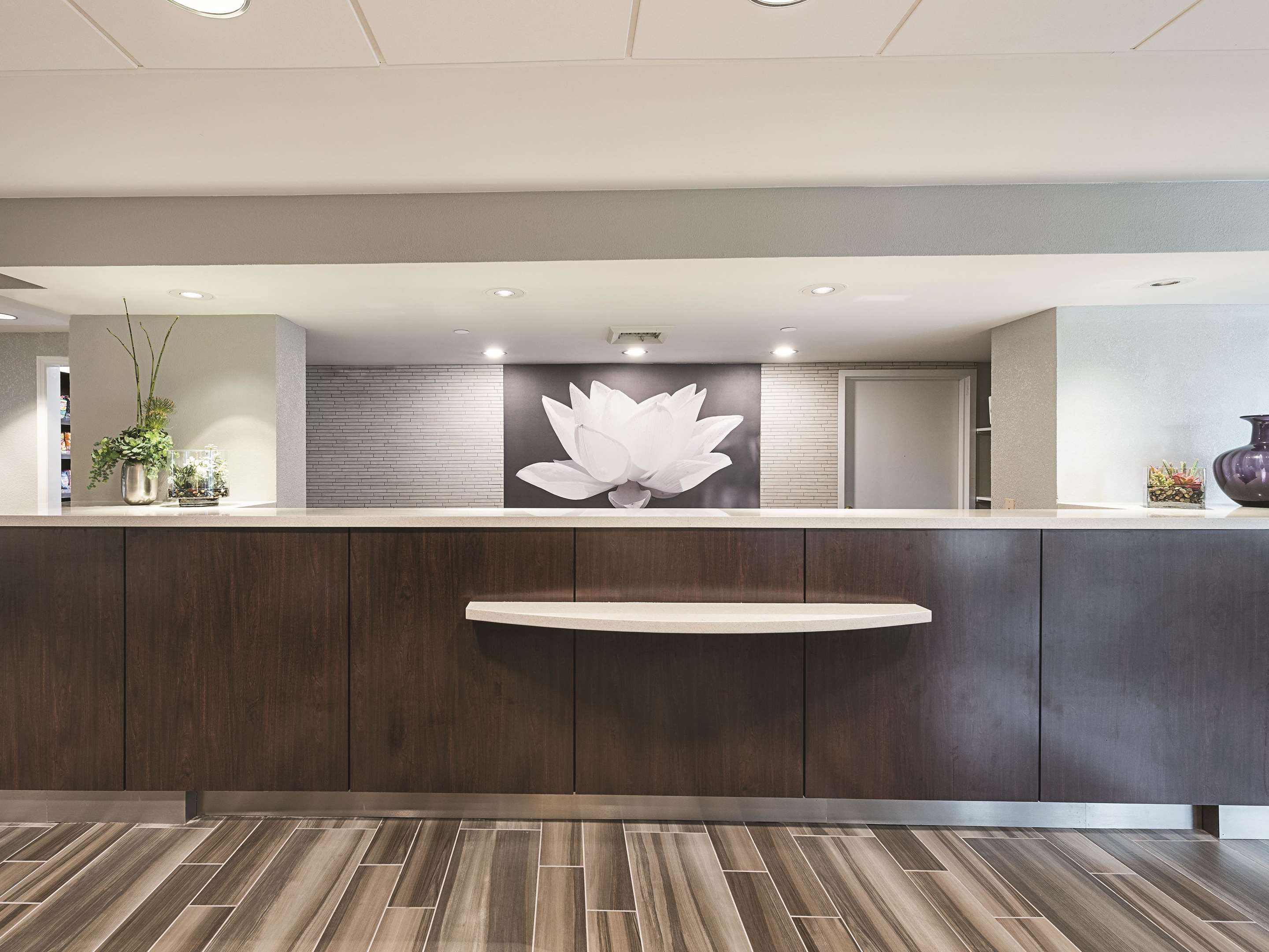 Lobby | La Quinta Inn & Suites by Wyndham Plantation at SW 6th St