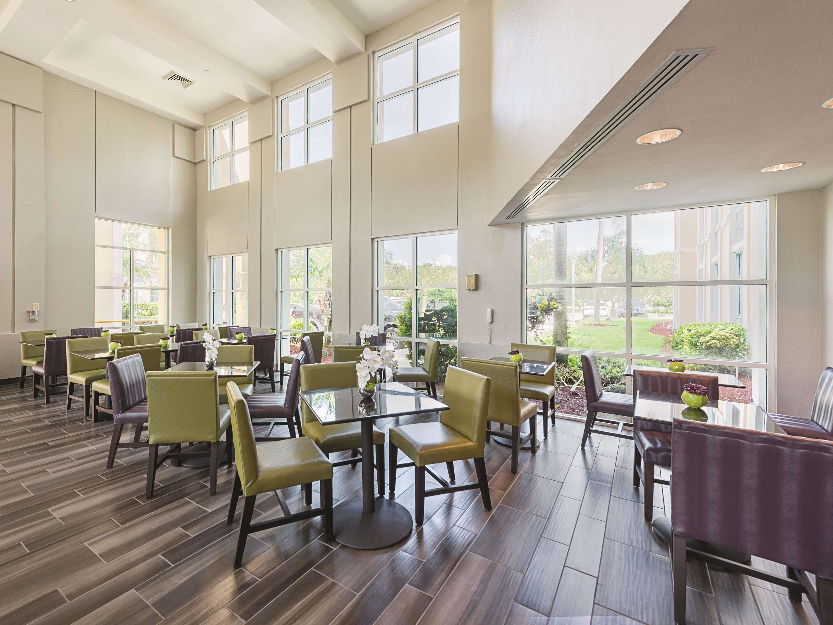 Property amenity | La Quinta Inn & Suites by Wyndham Plantation at SW 6th St