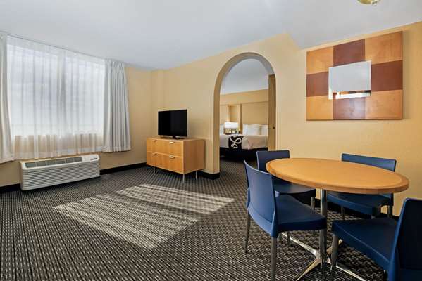 Suite - La Quinta Inn & Suites West Palm Beach - I-95, Exit 71