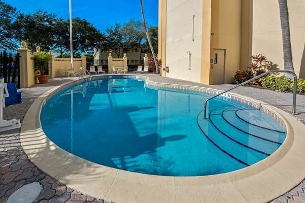 Pool - La Quinta Inn & Suites West Palm Beach - I-95, Exit 71