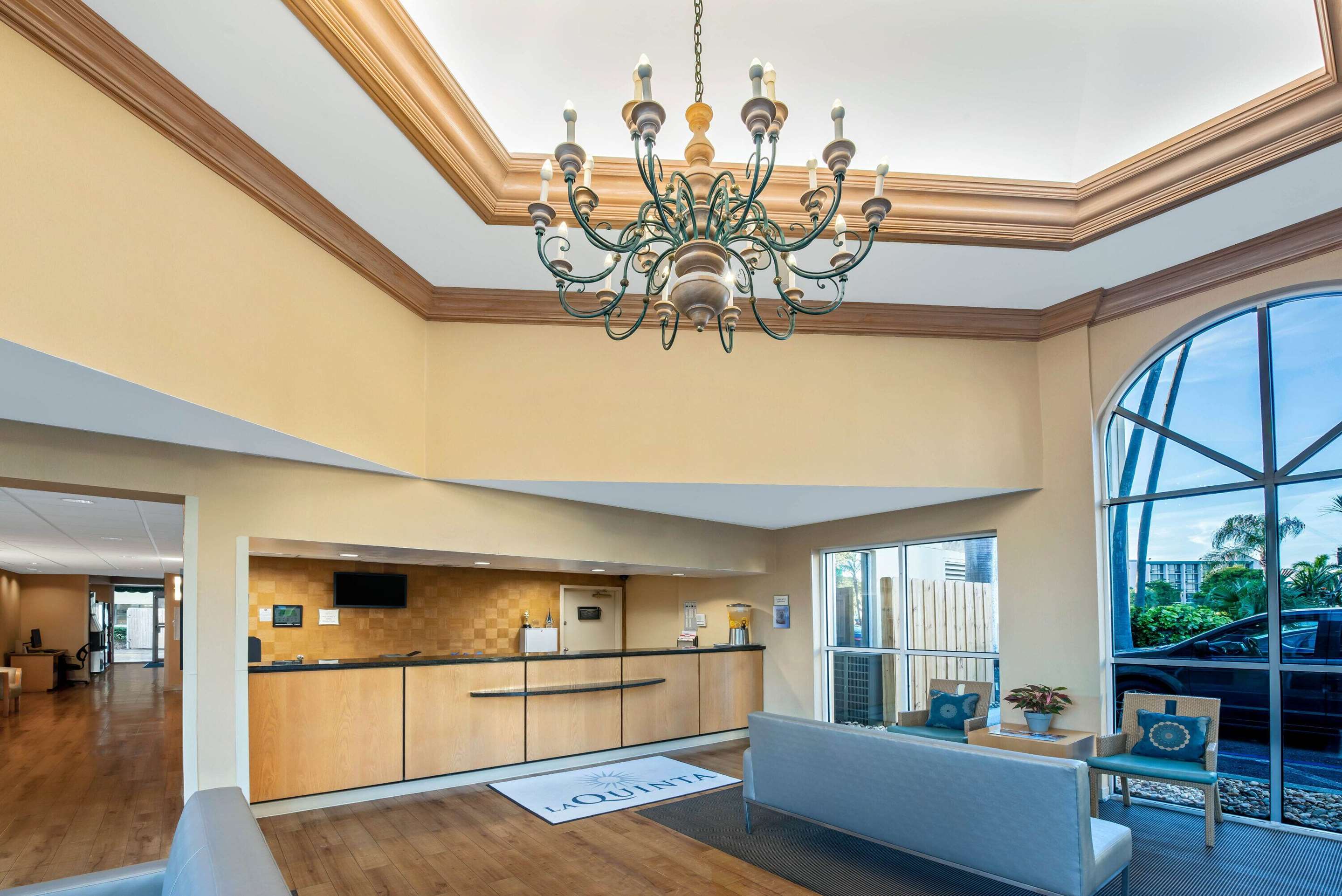 Lobby | La Quinta Inn & Suites by Wyndham West Palm Beach Airport