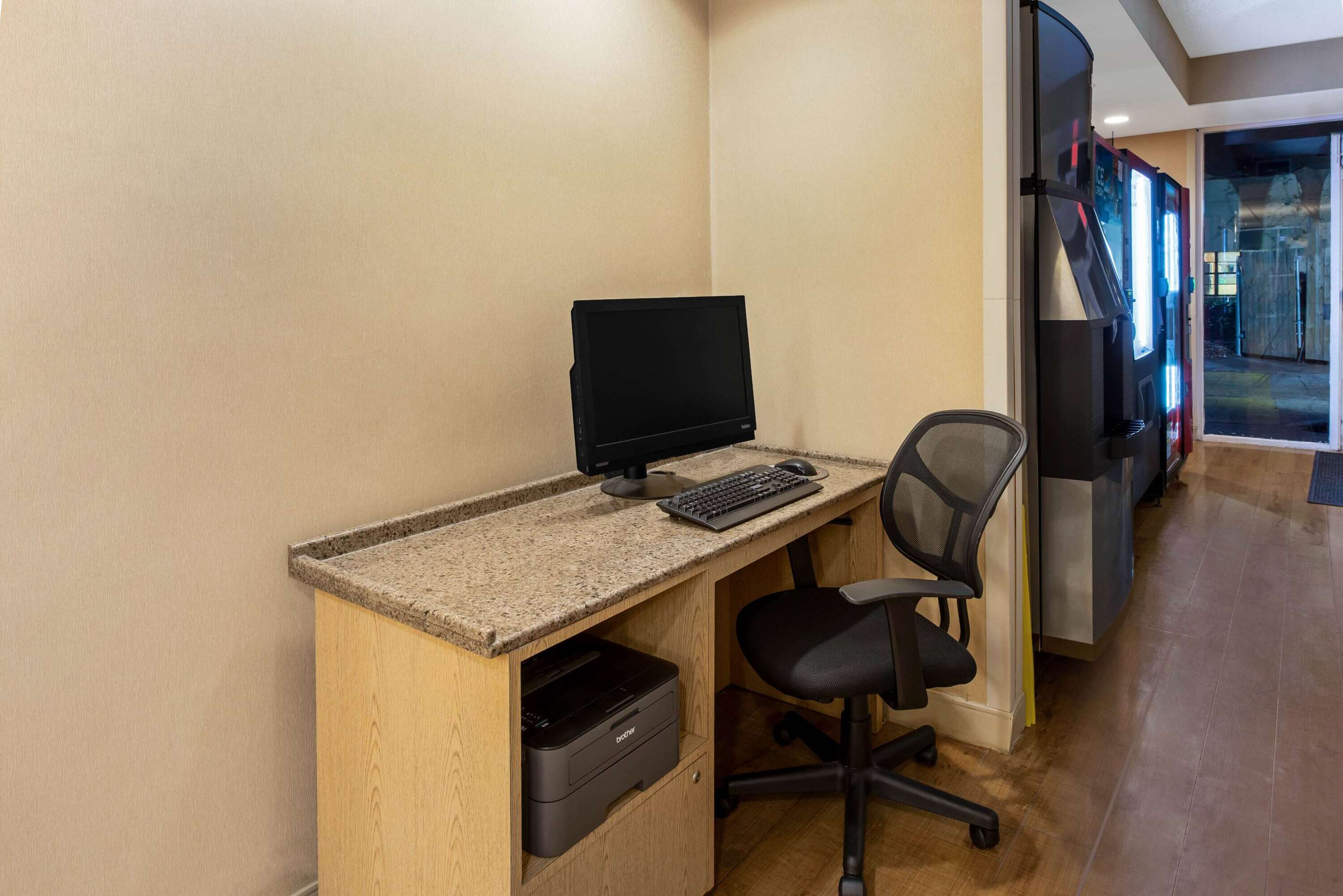 Business Center | La Quinta Inn & Suites by Wyndham West Palm Beach Airport