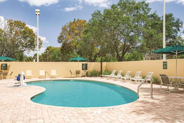 Pool - La Quinta Inn & Suites Tamarac