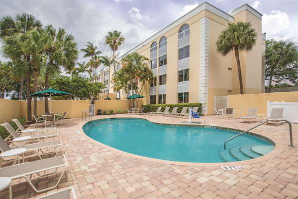 Pool - La Quinta Inn & Suites Tamarac