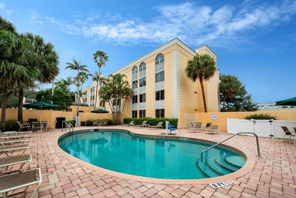Pool - La Quinta Inn & Suites Tamarac