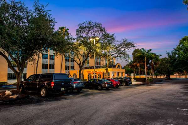 Exterior view - La Quinta Inn & Suites Tamarac