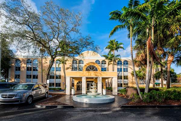Exterior view - La Quinta Inn & Suites Tamarac