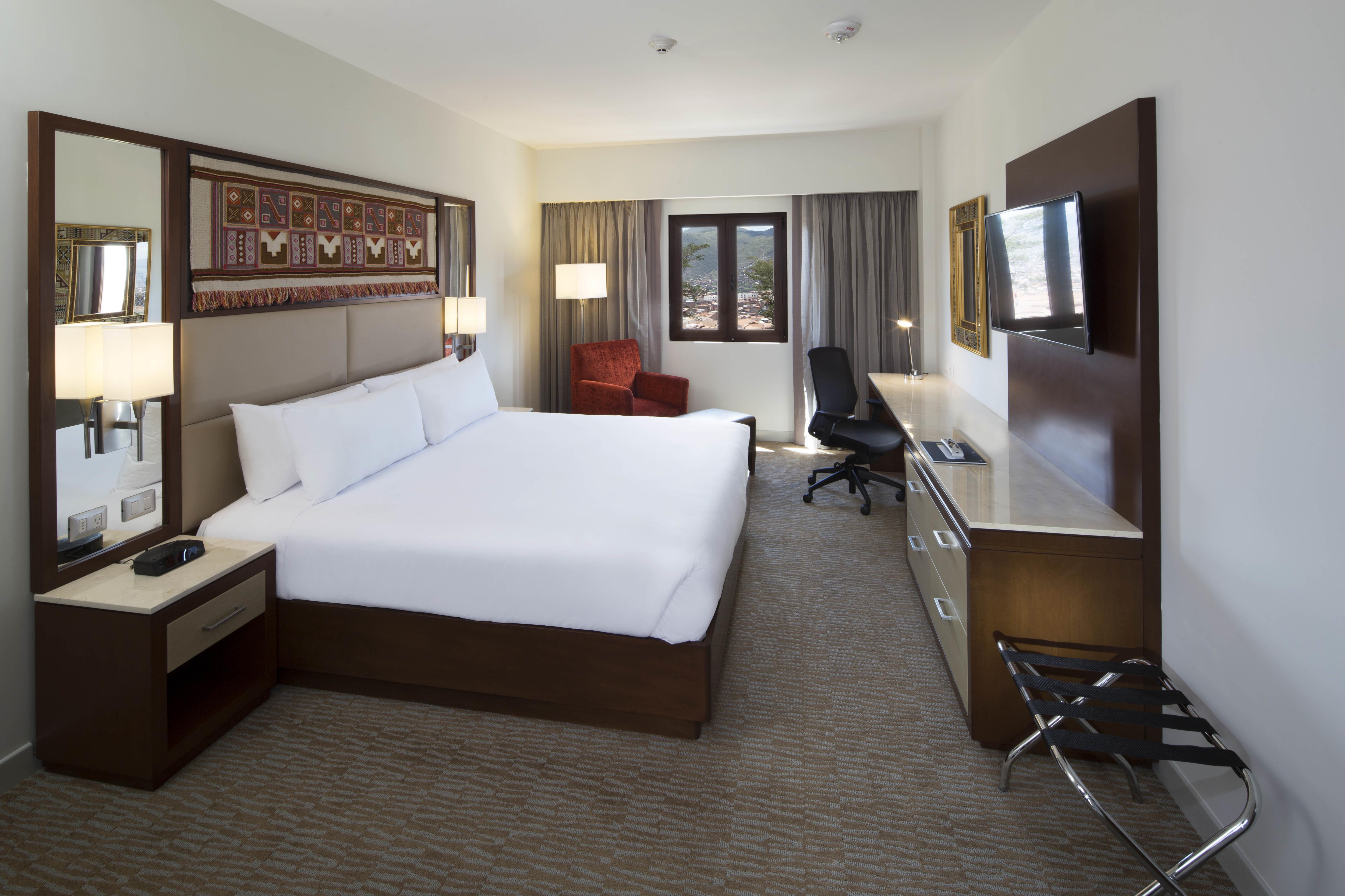 Hilton Garden Inn Cusco, Peru Room Type - 1 KING ACC RM ROLLIN SHWR