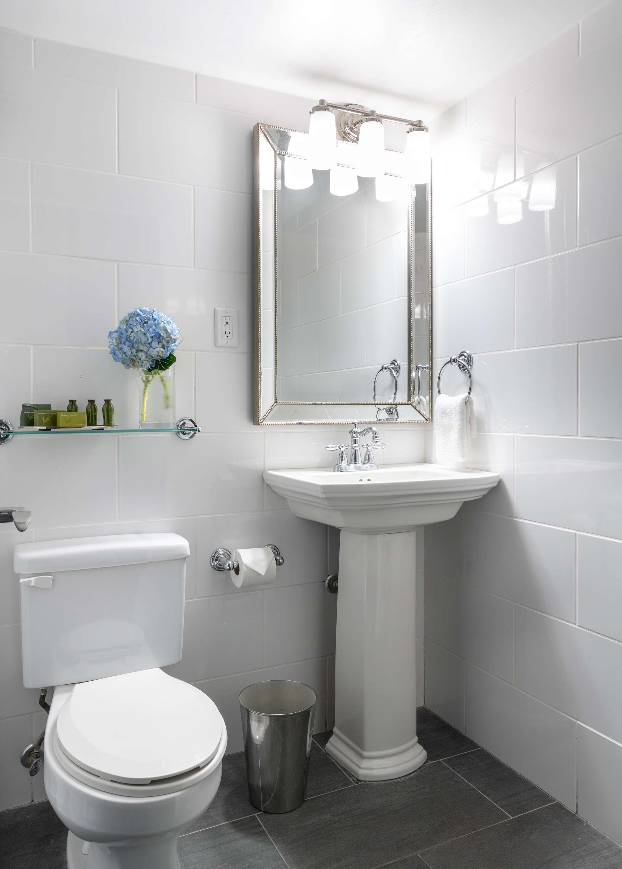 Guest room bath
