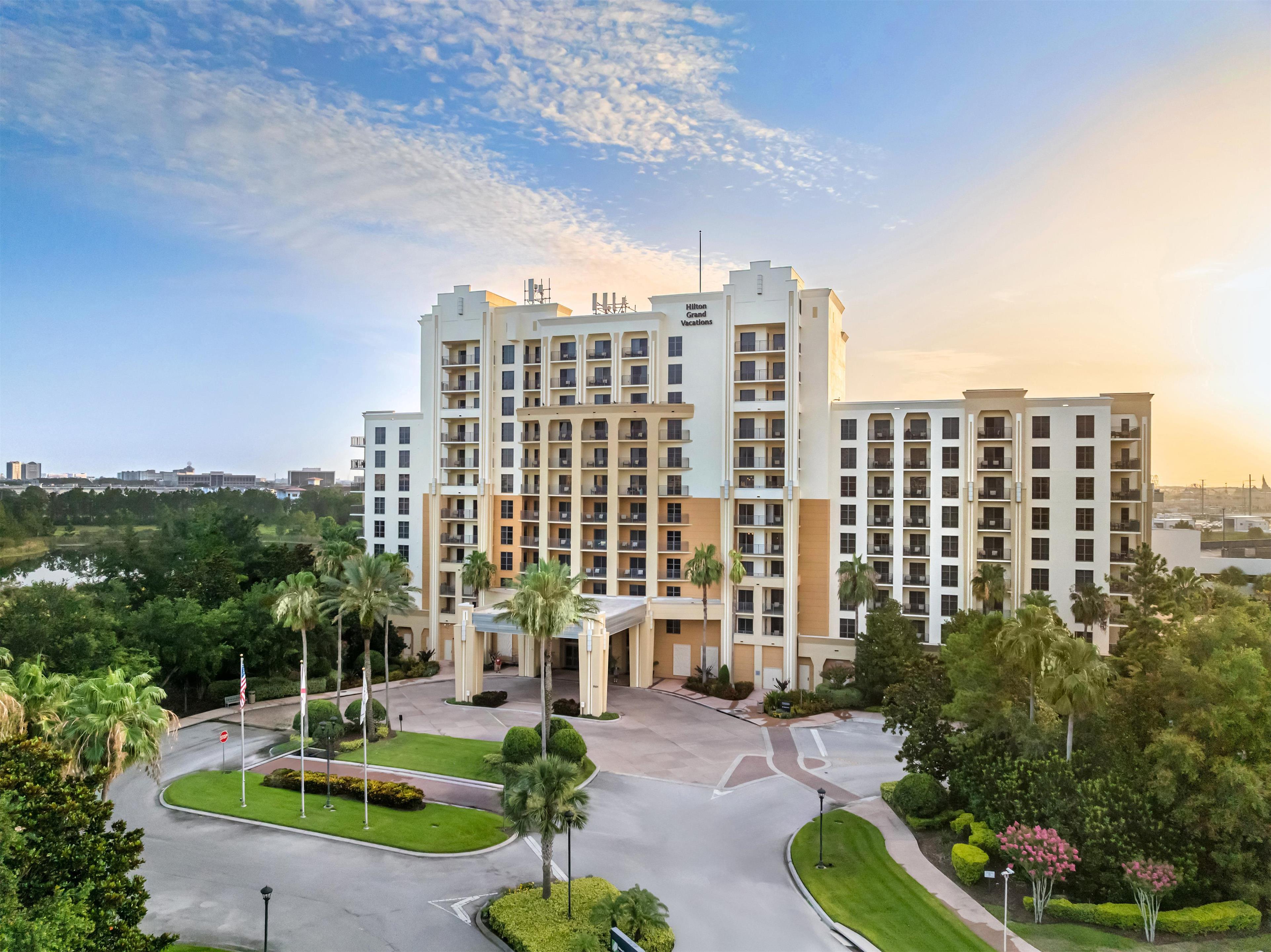 Exterior | Hilton Grand Vacations Club Las Palmeras Orlando