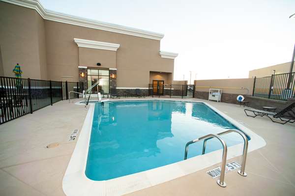 Pool - Hilton Garden Inn Live Oak - I-35, Exit 172