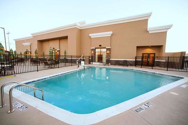 Pool - Hilton Garden Inn Live Oak - I-35, Exit 172