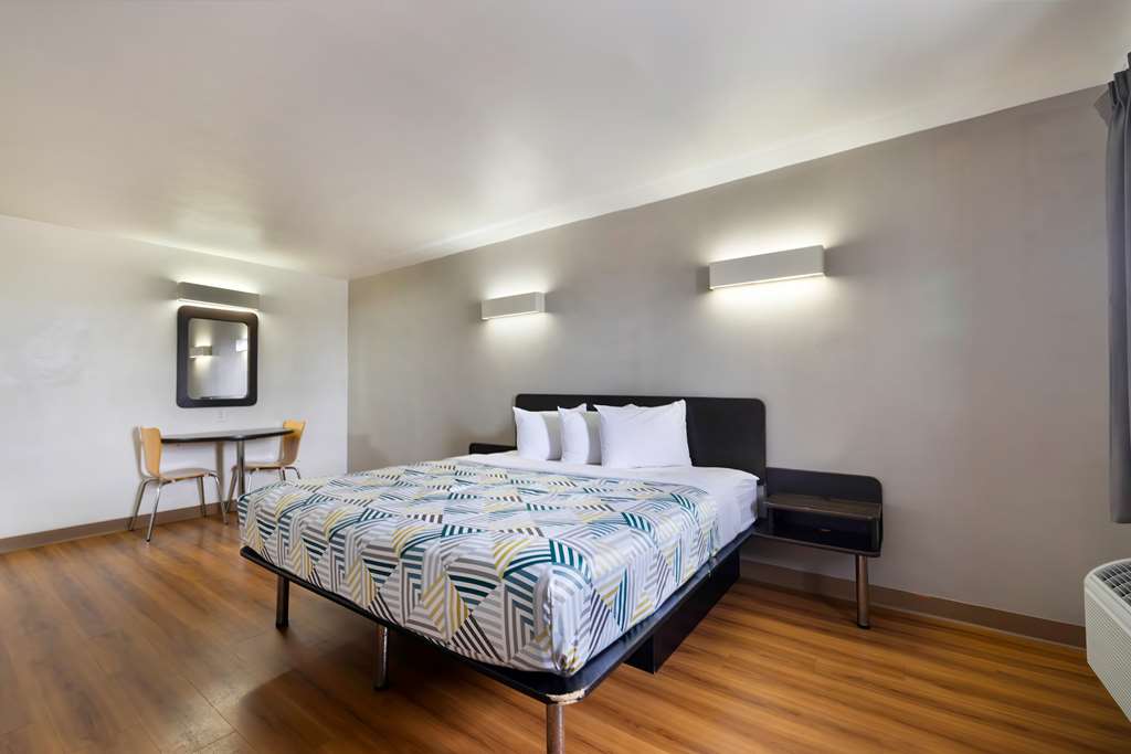 MOTEL 6 BEAUMONT TX-guestroom-Guest Room,On-Site.jpg