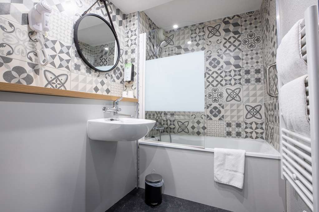 KYRIAD DIRECT LAON-guestroom-Guest Room,Bathroom,On-Site.jpg