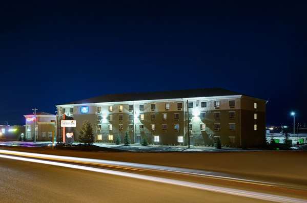 Exterior view - Pomeroy Inn & Suites Vermilion