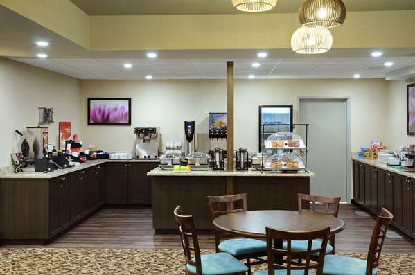 Restaurant - Pomeroy Inn & Suites Vermilion