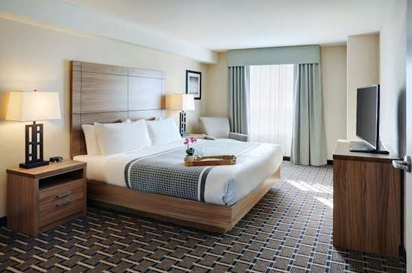 Suite - Pomeroy Inn & Suites Vermilion