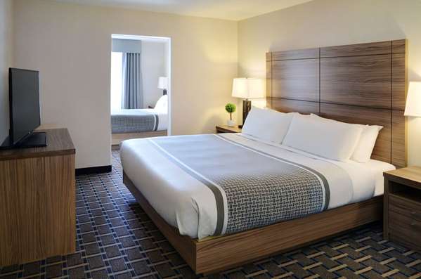 Suite - Pomeroy Inn & Suites Vermilion