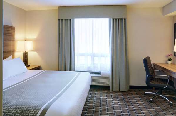  - Pomeroy Inn & Suites Vermilion