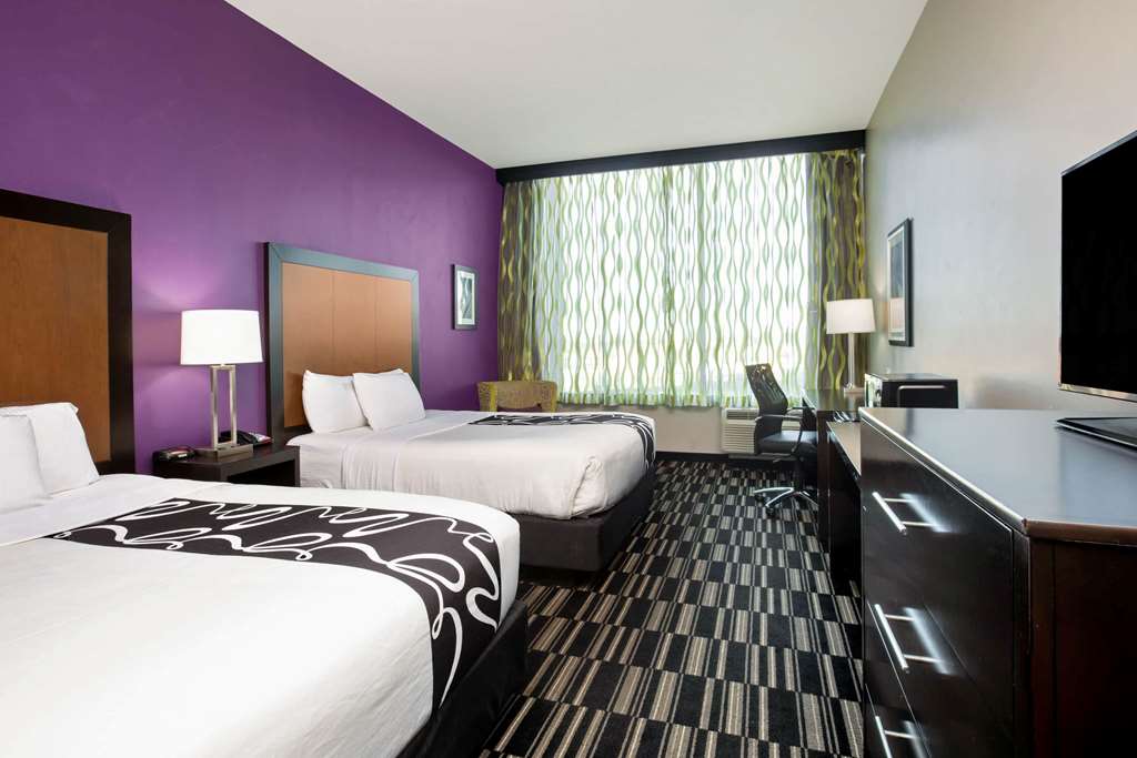 LA QUINTA INN STE CEDAR CITY-guestroom-Guest Room,On-Site.jpg