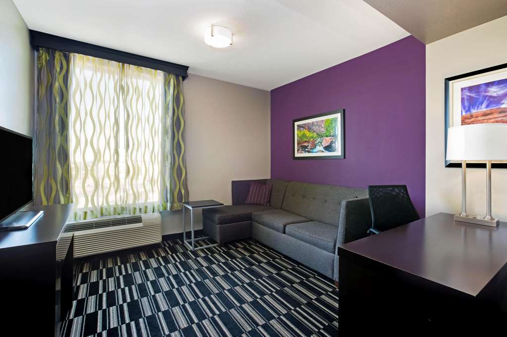 LA QUINTA INN STE CEDAR CITY-guestroom-Guest Room,Suite,On-Site.jpg