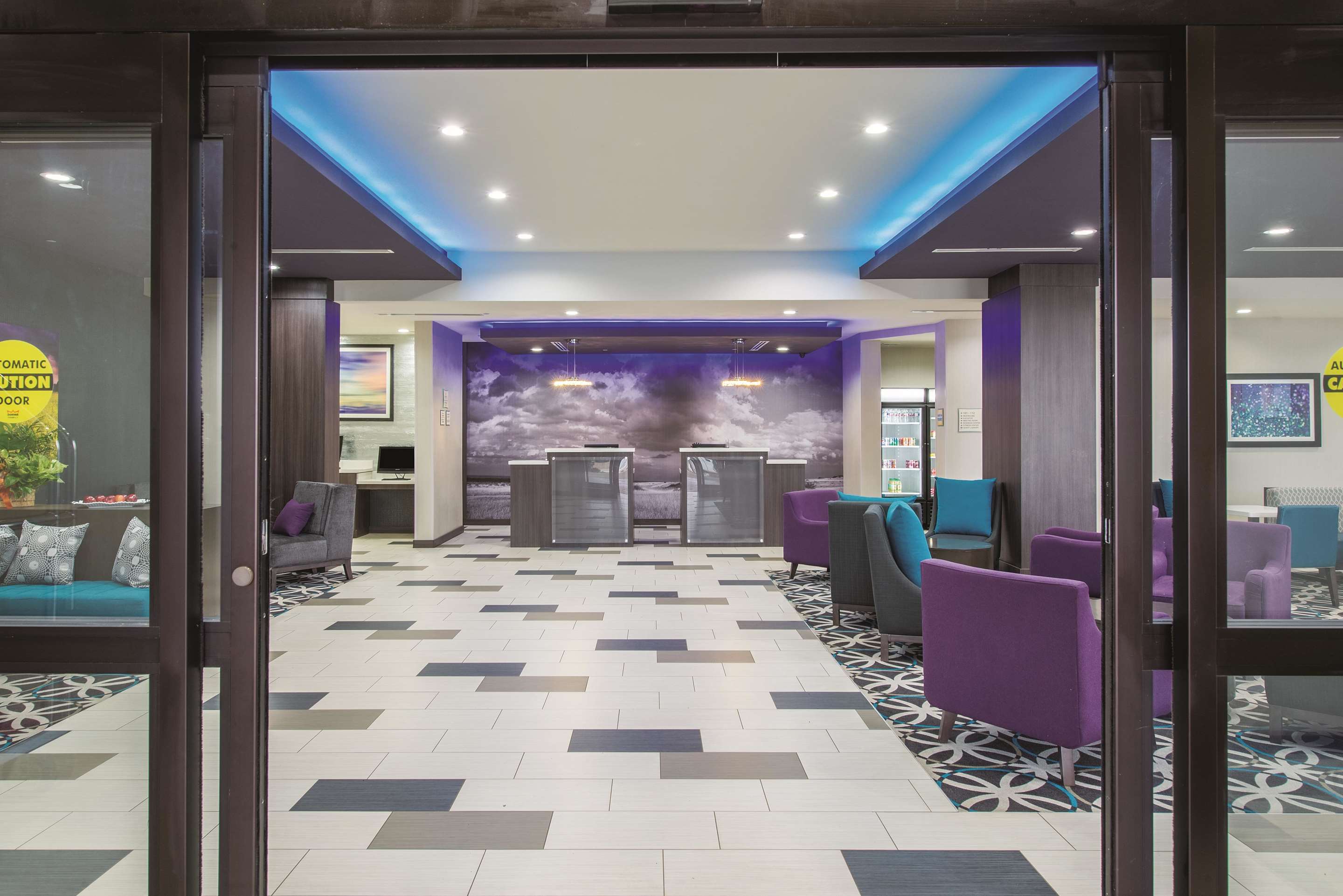 Lobby | La Quinta Inn & Suites by Wyndham Enid
