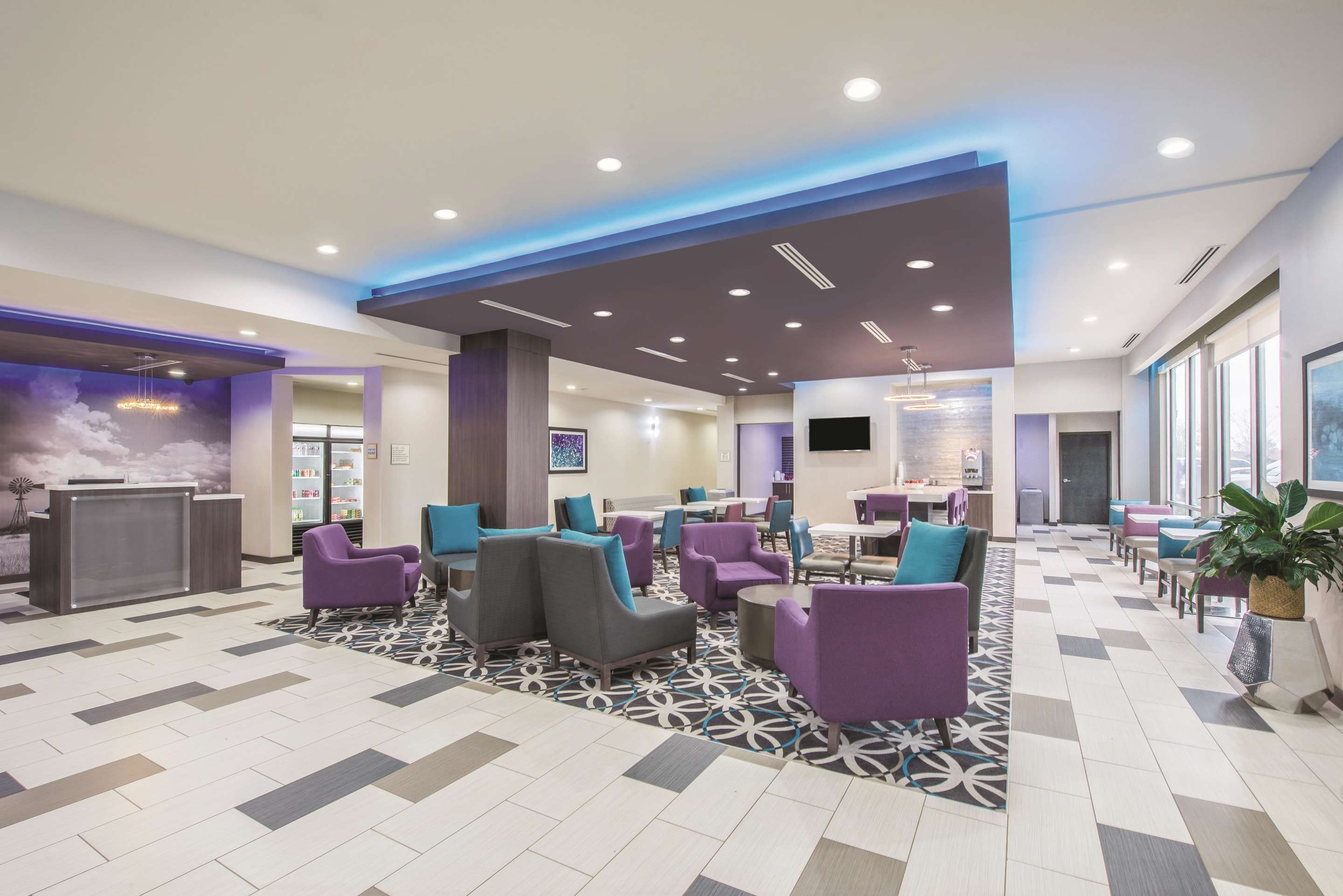 Lobby | La Quinta Inn & Suites by Wyndham Enid
